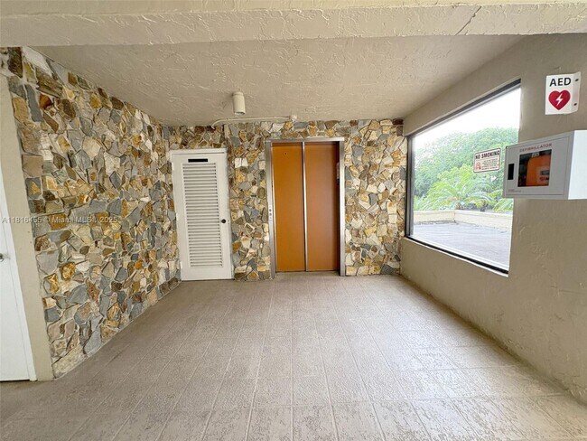 Building Photo - 2900 NW 42nd Ave