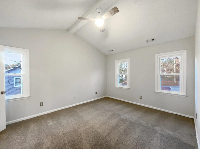 Building Photo - 2305 Whispering Pines Dr