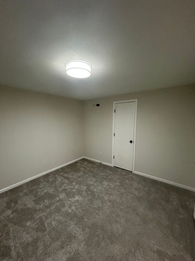 Building Photo - 1208 N Brunswick Ln