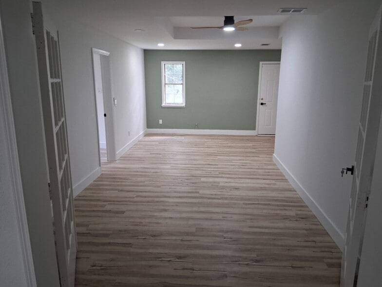Building Photo - 702 American Blvd