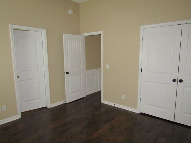 Building Photo - 908 Blane Ln