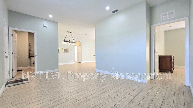 Building Photo - 2122 SW 29th Terrace