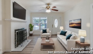 Primary Photo - 2626 W Mistletoe Ave