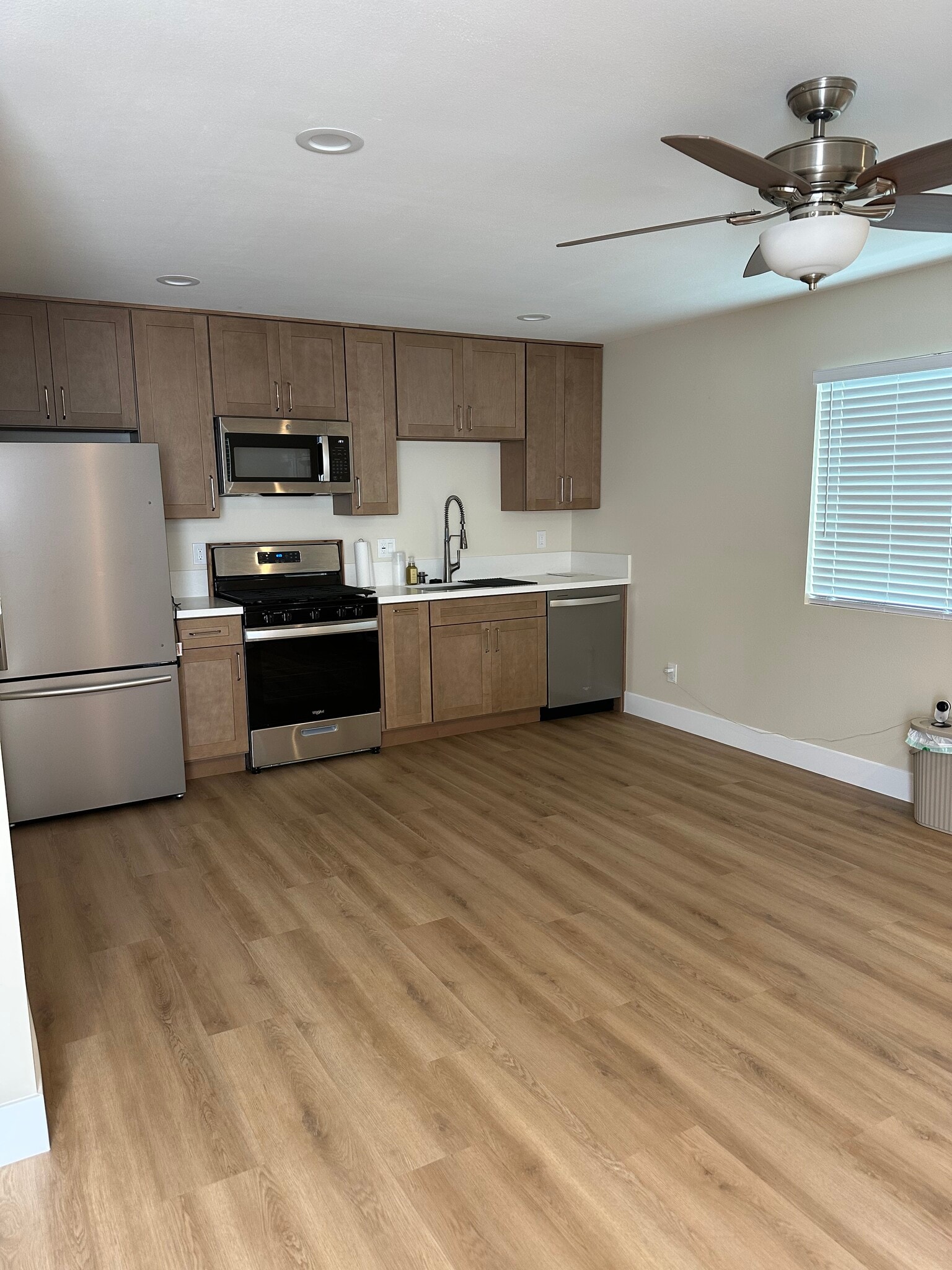 Building Photo - 16656 Ross Ln