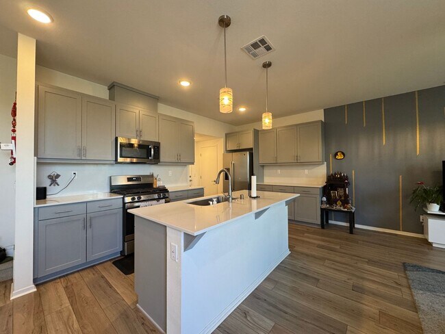 Building Photo - Gorgeous Citro Townhome for Rent