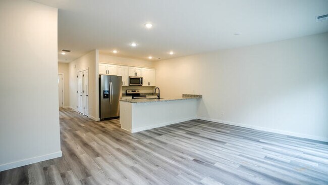 Building Photo - Brand-New Luxury 3BR Townhomes – First Mon...