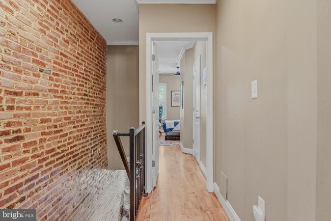 Building Photo - 118 N Ellwood Ave