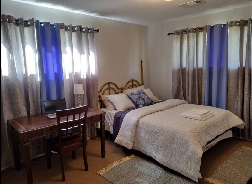 Building Photo - 4105 Azalea Dr