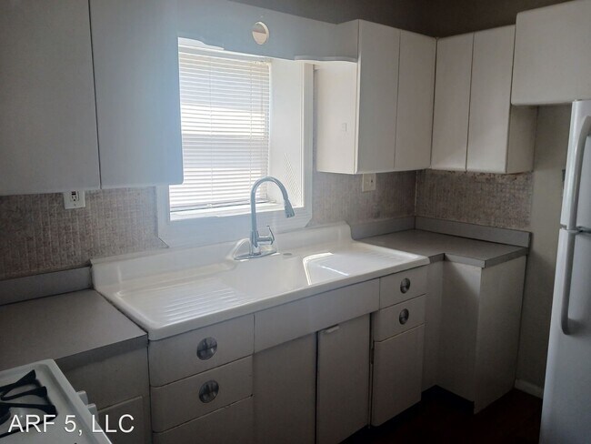 Building Photo - 2 br, 1 bath House - 743 N Kiger Road