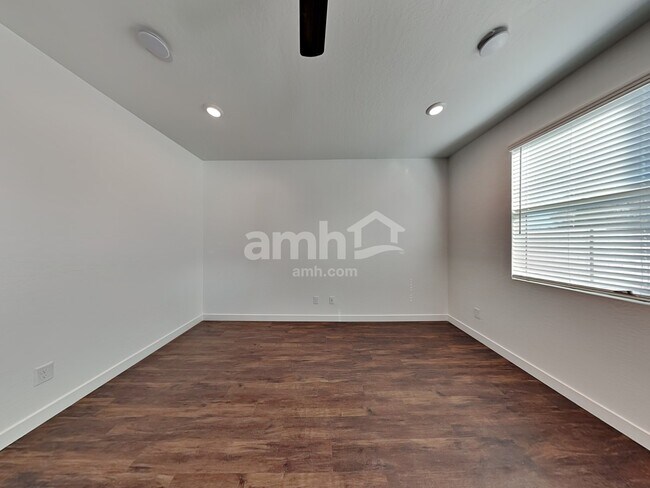 Building Photo - 8224 S 21st Ln