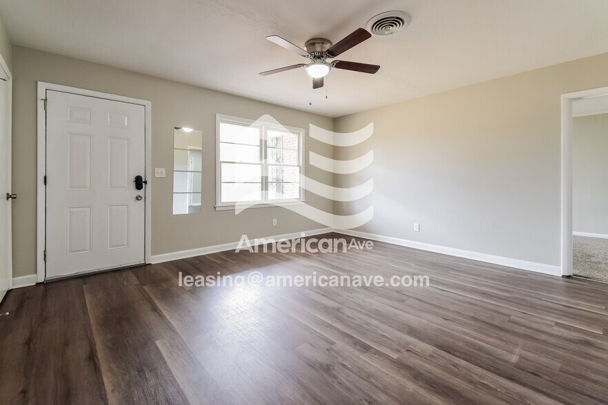 Building Photo - 4838 Chapman St