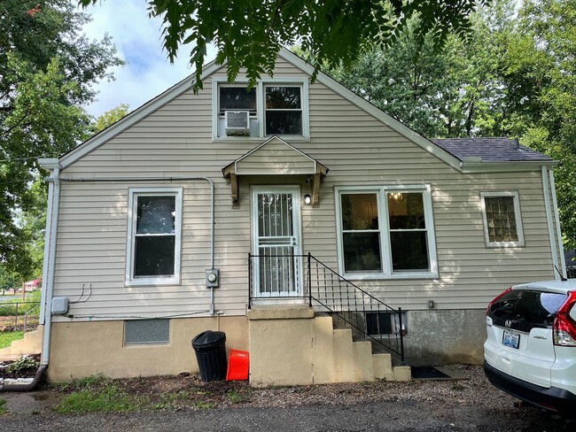 Building Photo - Beautifully renovated 3 bedroom house!