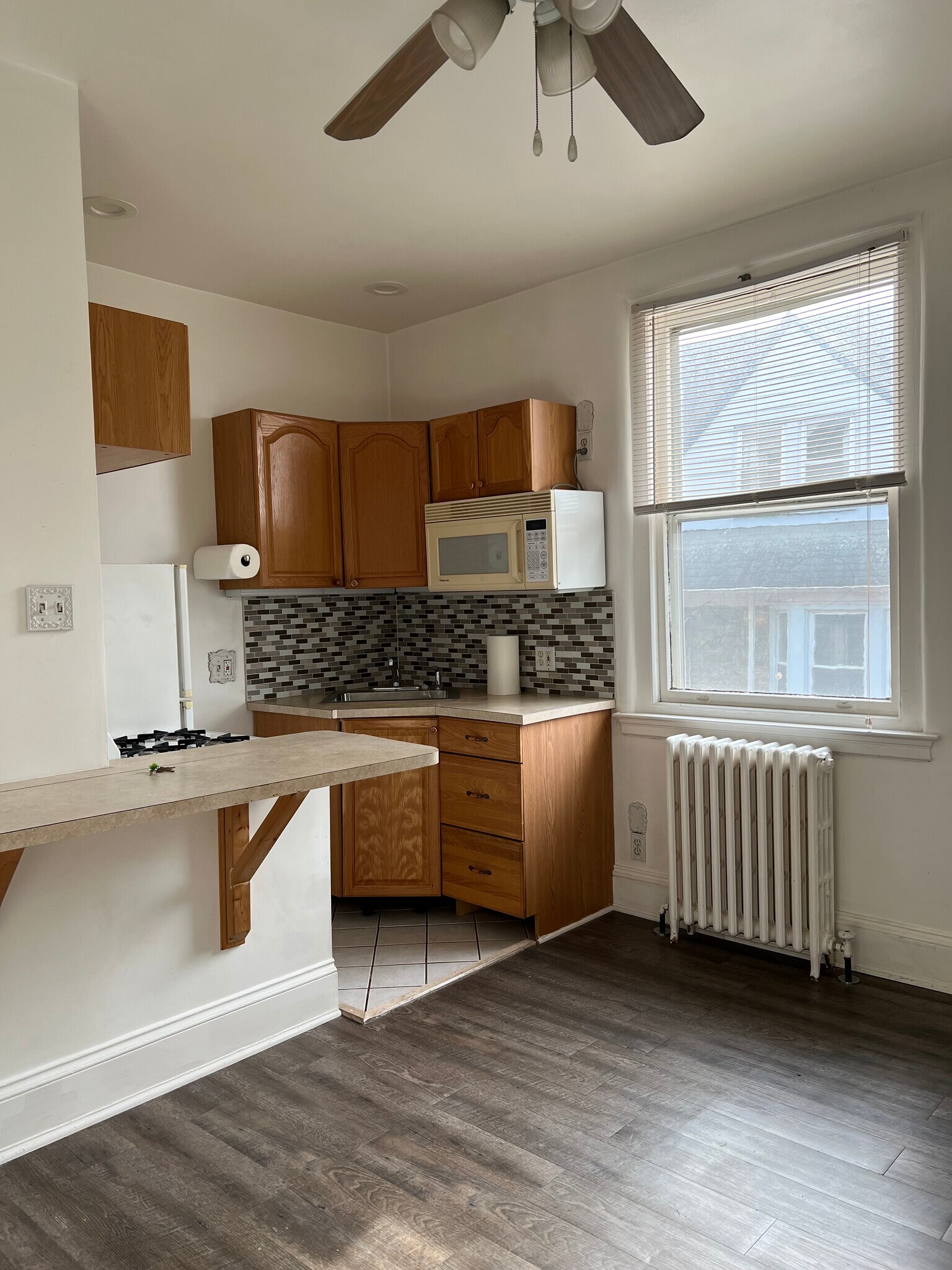 Kitchen - 105 E Gowen Ave
