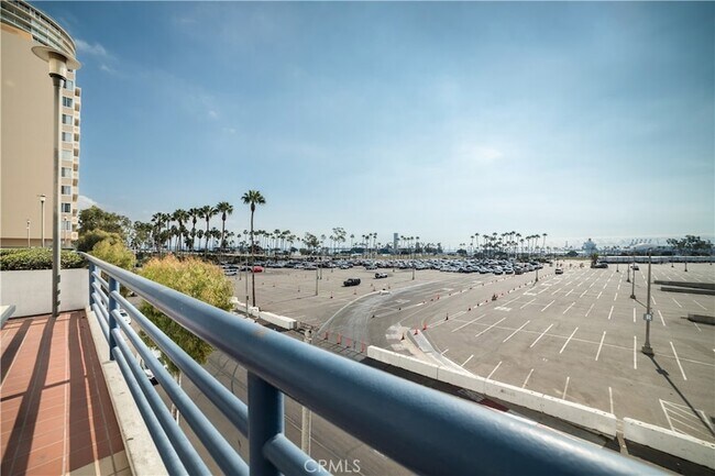 Building Photo - 525 E Seaside Way