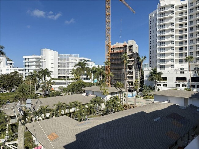 Building Photo - 9700 E Bay Harbor Dr