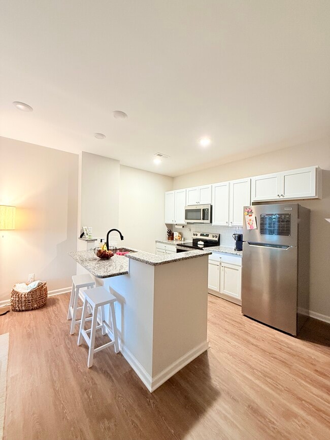 Building Photo - 205 Cherry Way