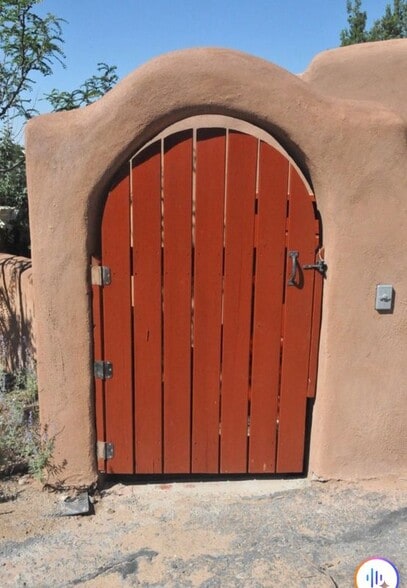 Building Photo - 388 Calle Loma Norte