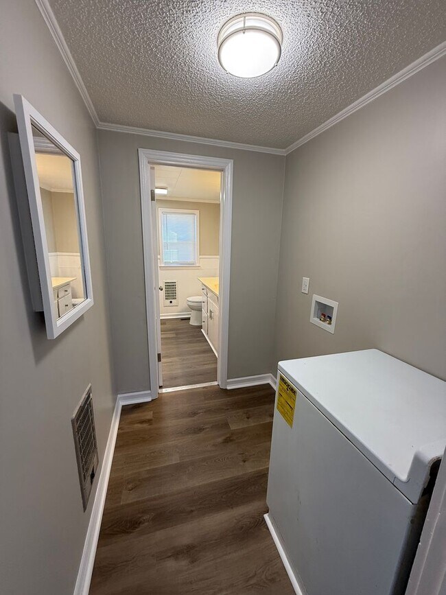 Building Photo - Two bedroom, 1 bath house in Graham-Coming Soon