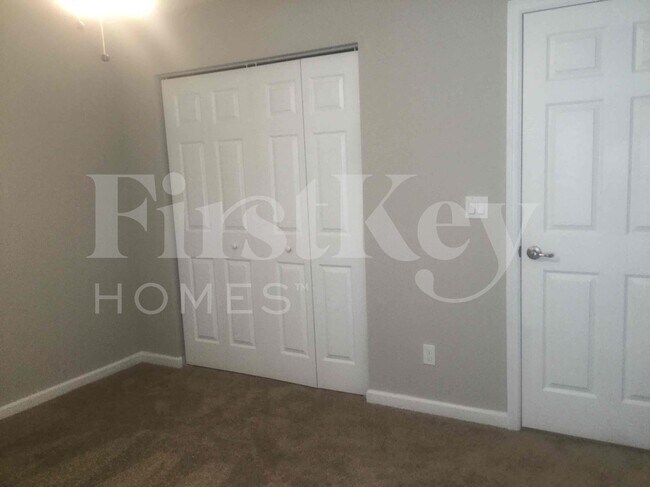 Building Photo - 3549 SW Rosardo St