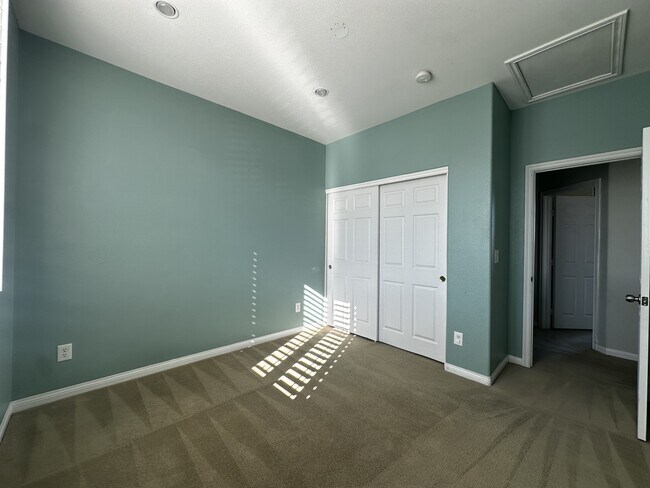 Building Photo - 7628 Belhurst Ave