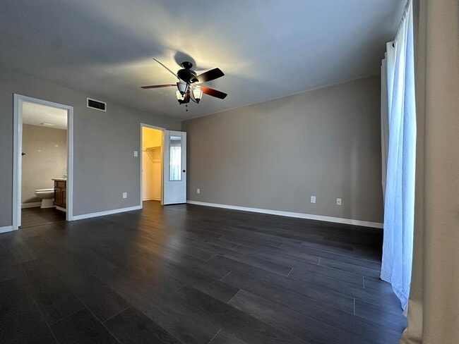 Building Photo - 20 Lakeview Village