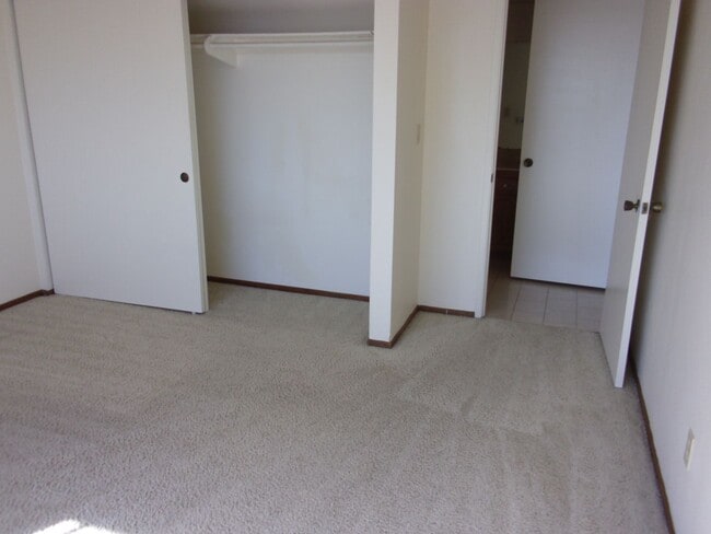 Building Photo - 411