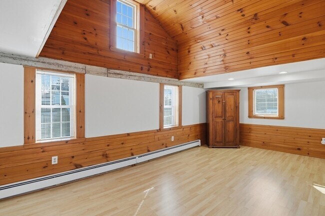 Building Photo - 92 Main St