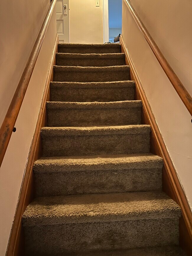 Building Photo - 2119 Maple Ave