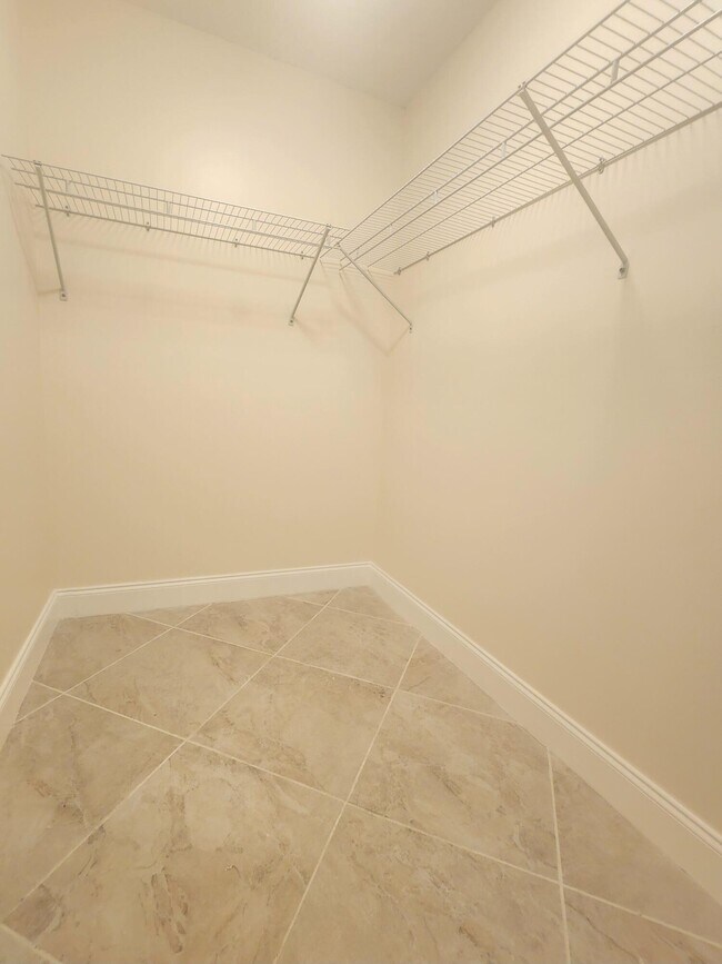 Building Photo - 209 Pine HOV Cir