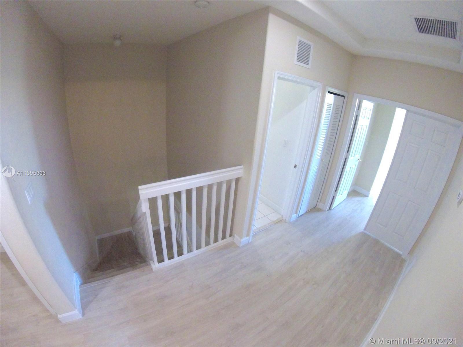 Building Photo - 990 NW 99th Ct