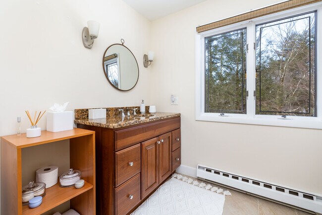 Building Photo - 9 Belshyre Ct