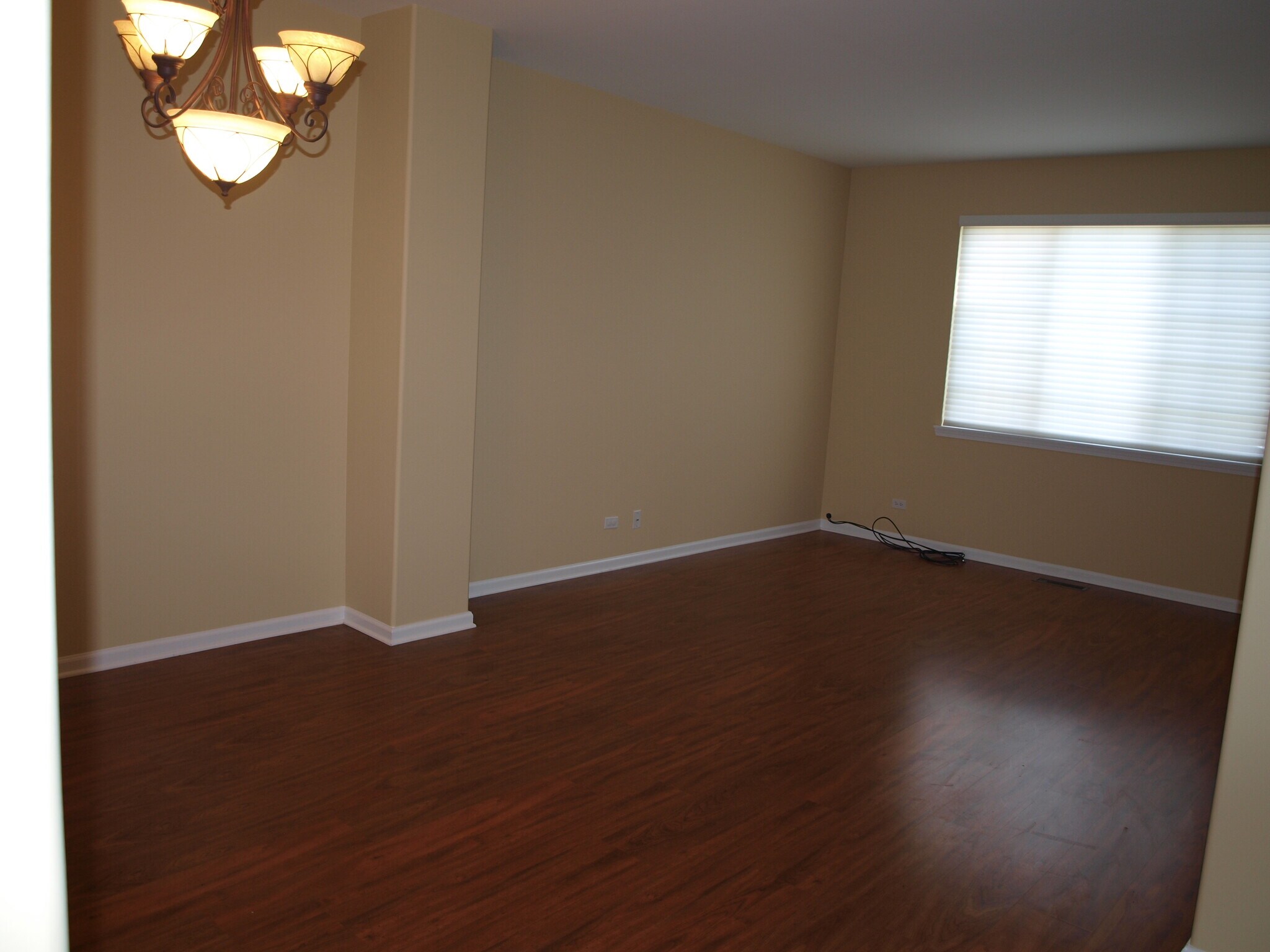 Building Photo - 686 S Rosehall Ln