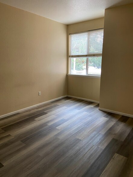 Building Photo - 1921 Grays Peak Dr