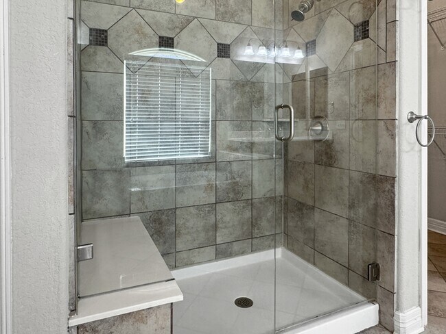 Building Photo - 9002 Monument Parke