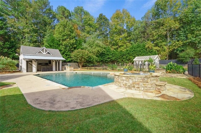 Building Photo - 390 Hembree Rd