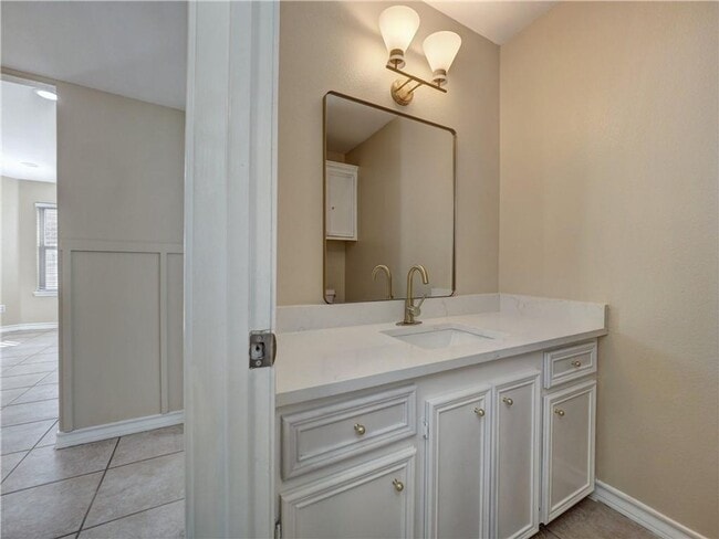 Building Photo - 3 bedroom 3 bath house