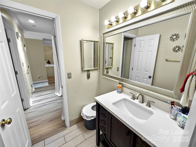 Building Photo - 9808 Emerald Point Dr