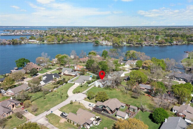 Building Photo - 10496 Summit Dr