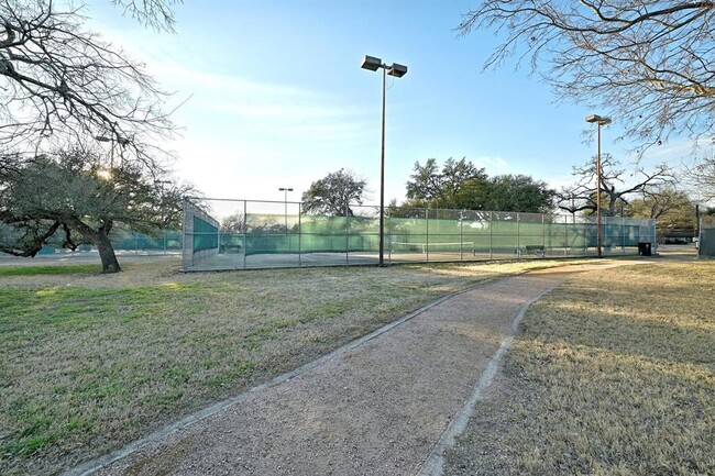 Building Photo - 10229 Missel Thrush Dr