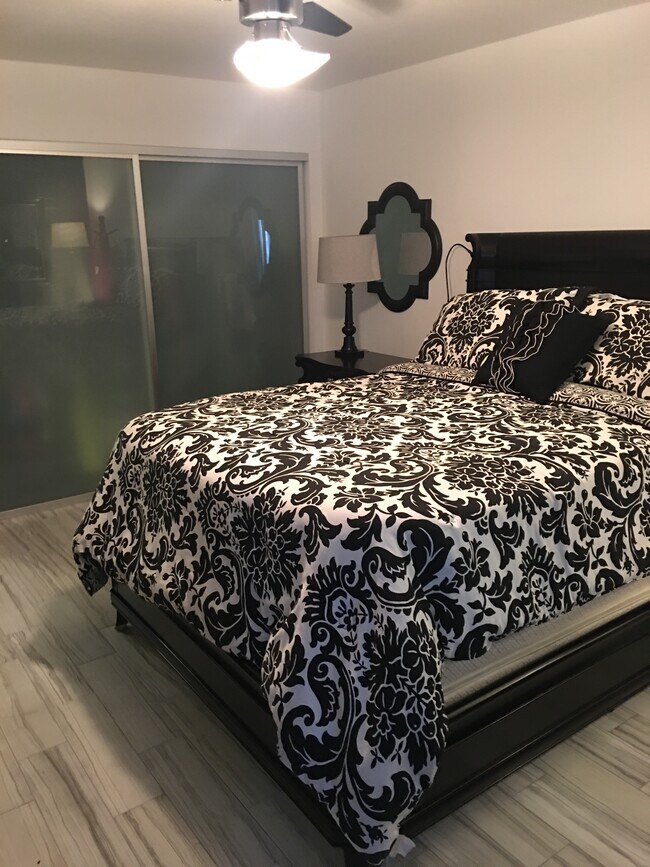 Building Photo - 460 S Marion Pkwy