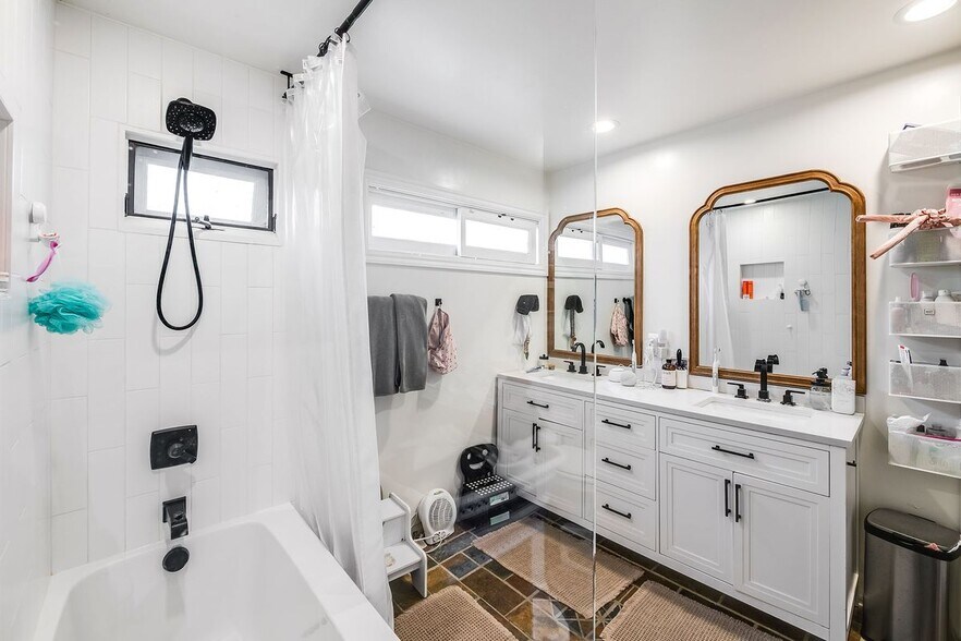 Building Photo - 28403 Waring Pl