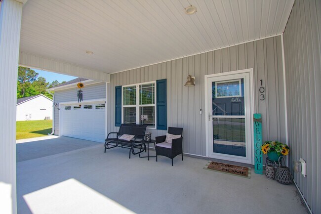 Building Photo - Coming Soon! 3 Bedroom 2.5 Bath - 25 Minutes from Camp Lejeune