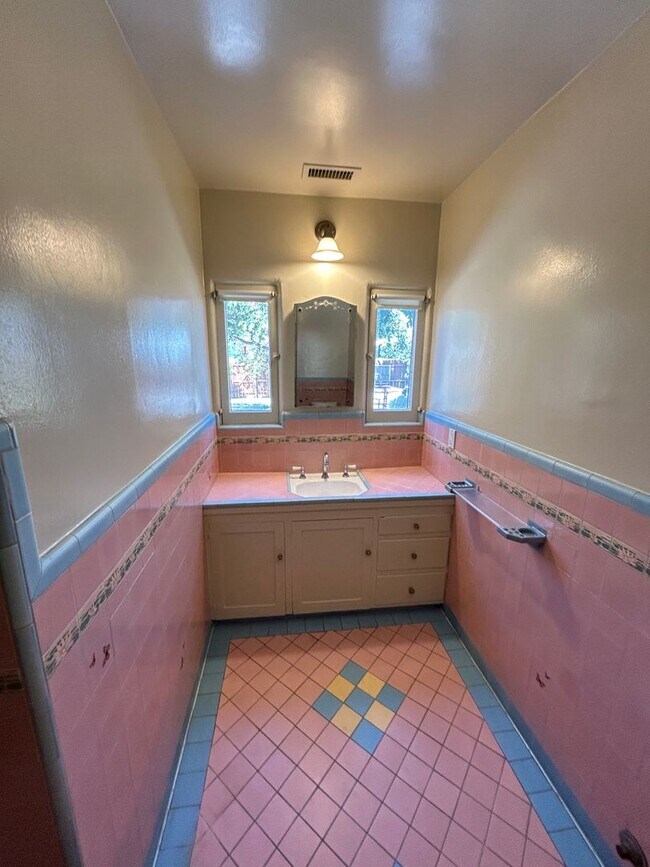 Building Photo - Truly Adorable Tudor Style 2 Bed 1 Bath Home in Anaheim!