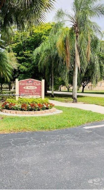 Building Photo - 321 Lakeview Dr