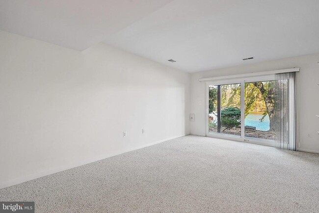 Building Photo - 2006 Lakebreeze Way