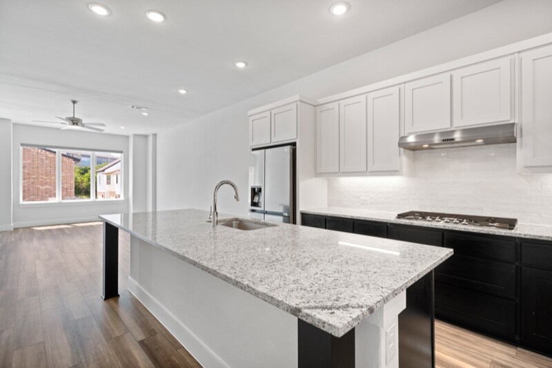 Building Photo - 8115 Bromley Dr