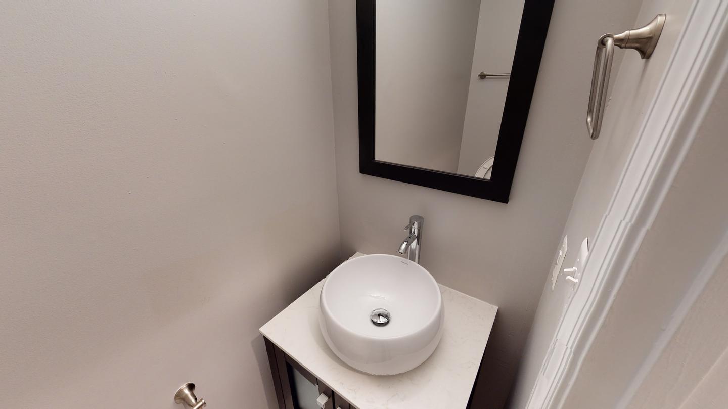 Building Photo - Stunningly renovated Bloomingdale townhous...