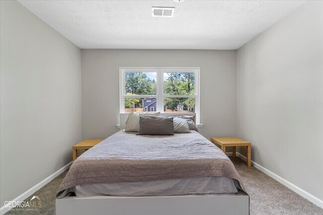 Building Photo - 1701 Hawthorne Ave