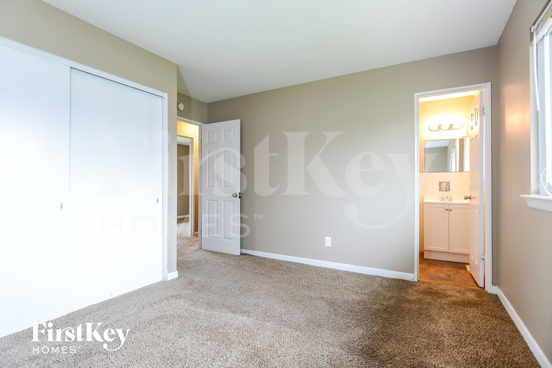 Building Photo - 825 Manresa Ln