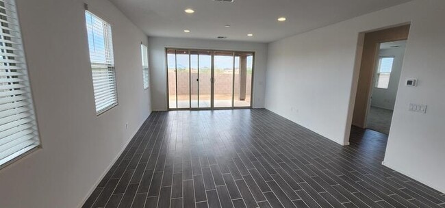 Building Photo - 7822 S Wolf Creek Dr